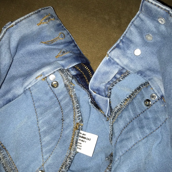 Butt Lifting Light Blue Colombian Jeans - Picture 5 of 6